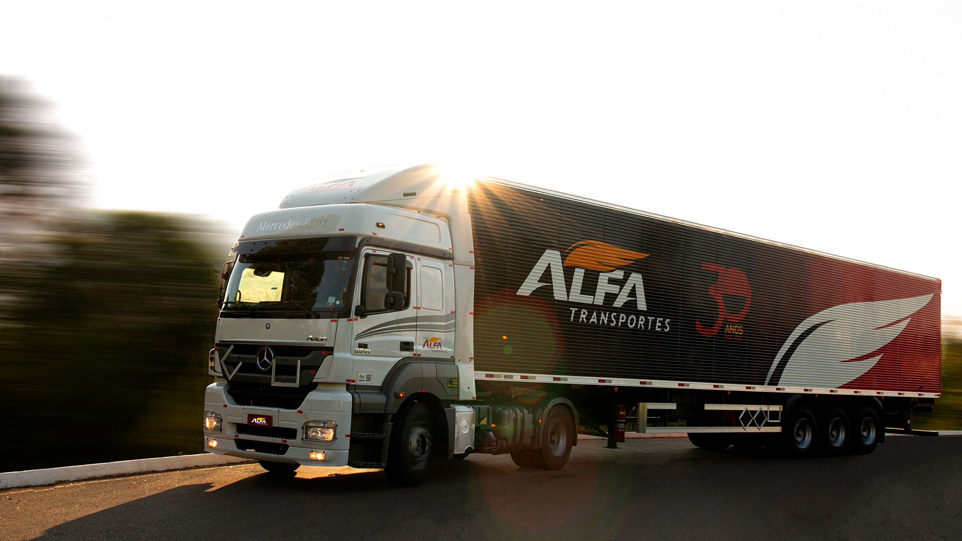 Caminhão-Alfa-Transportes-30-anos